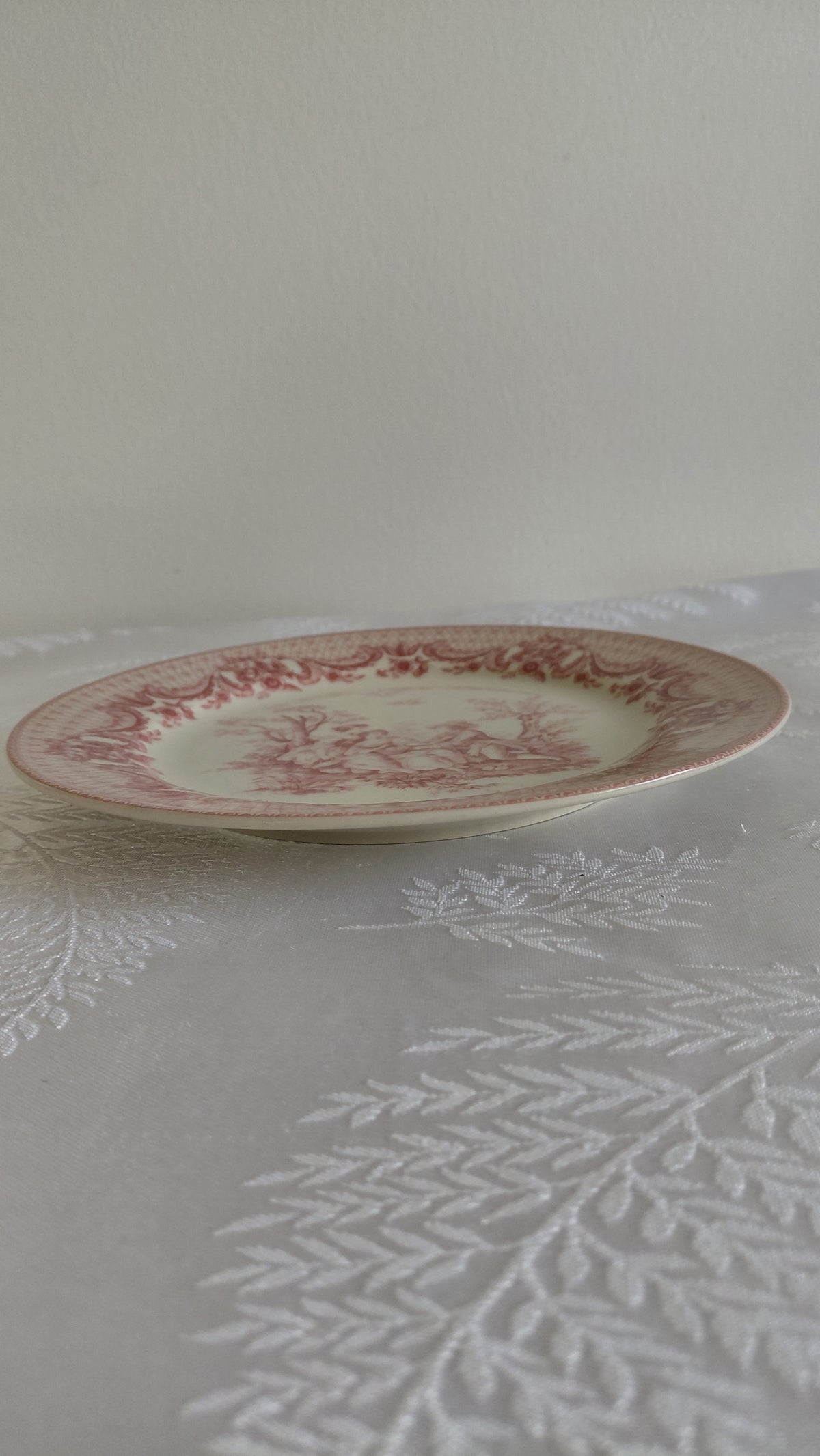 Diskur Konur og maður, Toile de Jouy munstur (Ø20.5 cm), I. Godinger & Co.