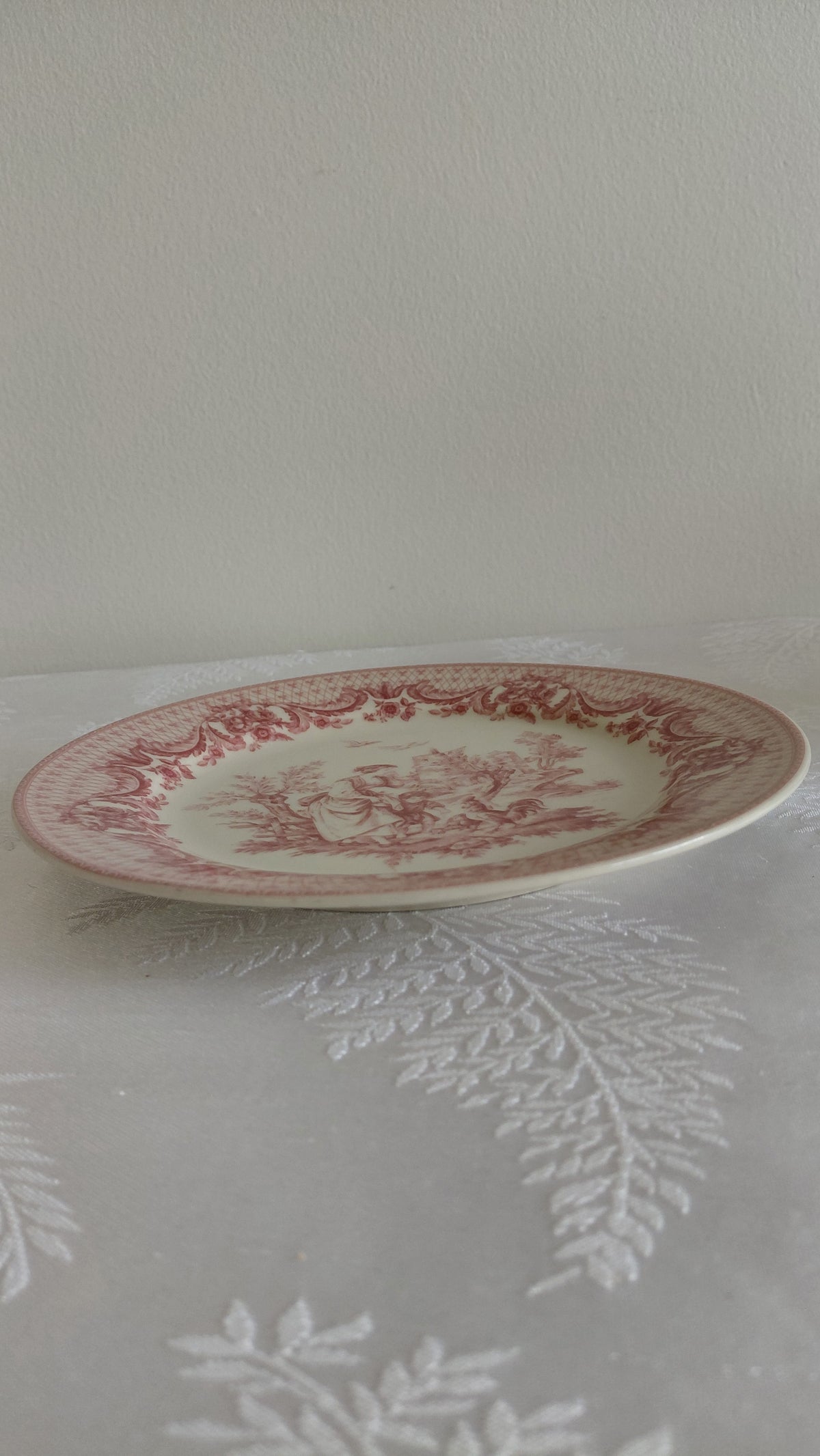 Diskur Kona og barn, Toile de Jouy munstur (Ø20.5 cm), I. Godinger & Co.