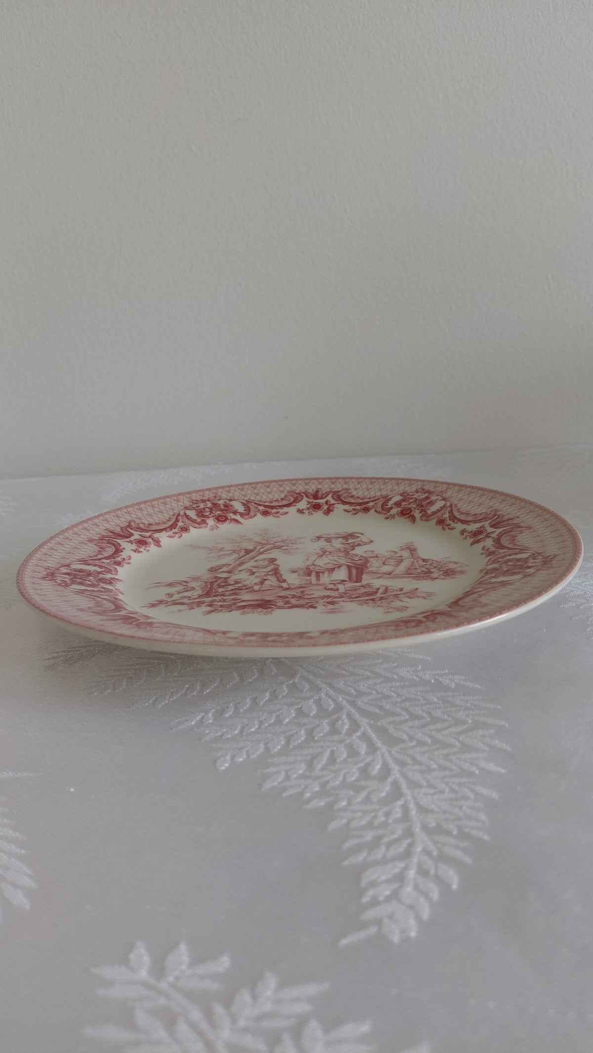 Diskur Kona og börn, Toile de Jouy munstur (Ø20.5 cm), I. Godinger & Co.