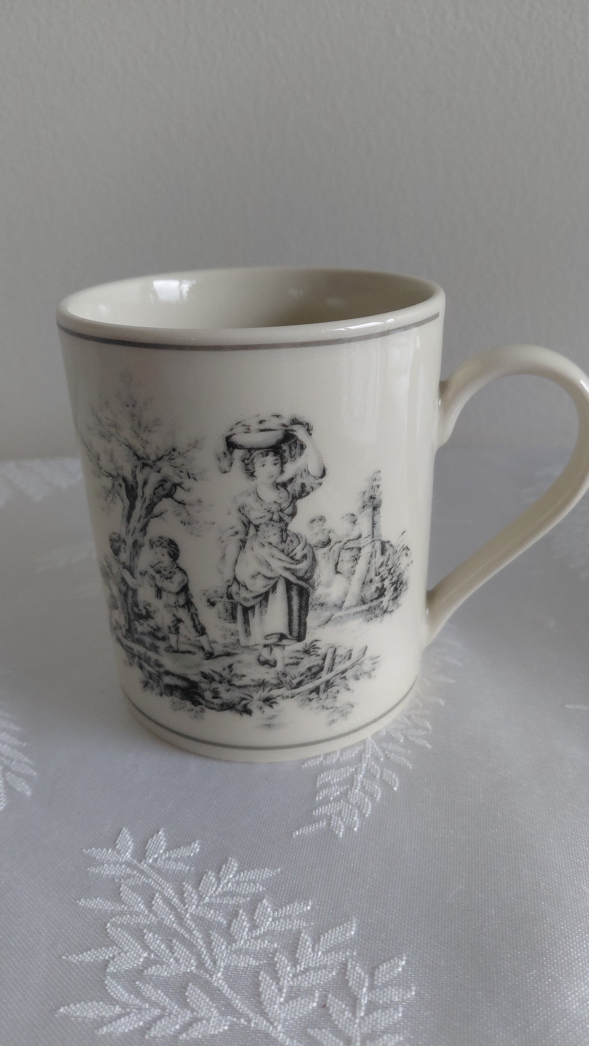 Bolli Kona og börn Toile de Jouy munstur, I. Godinger & Co.