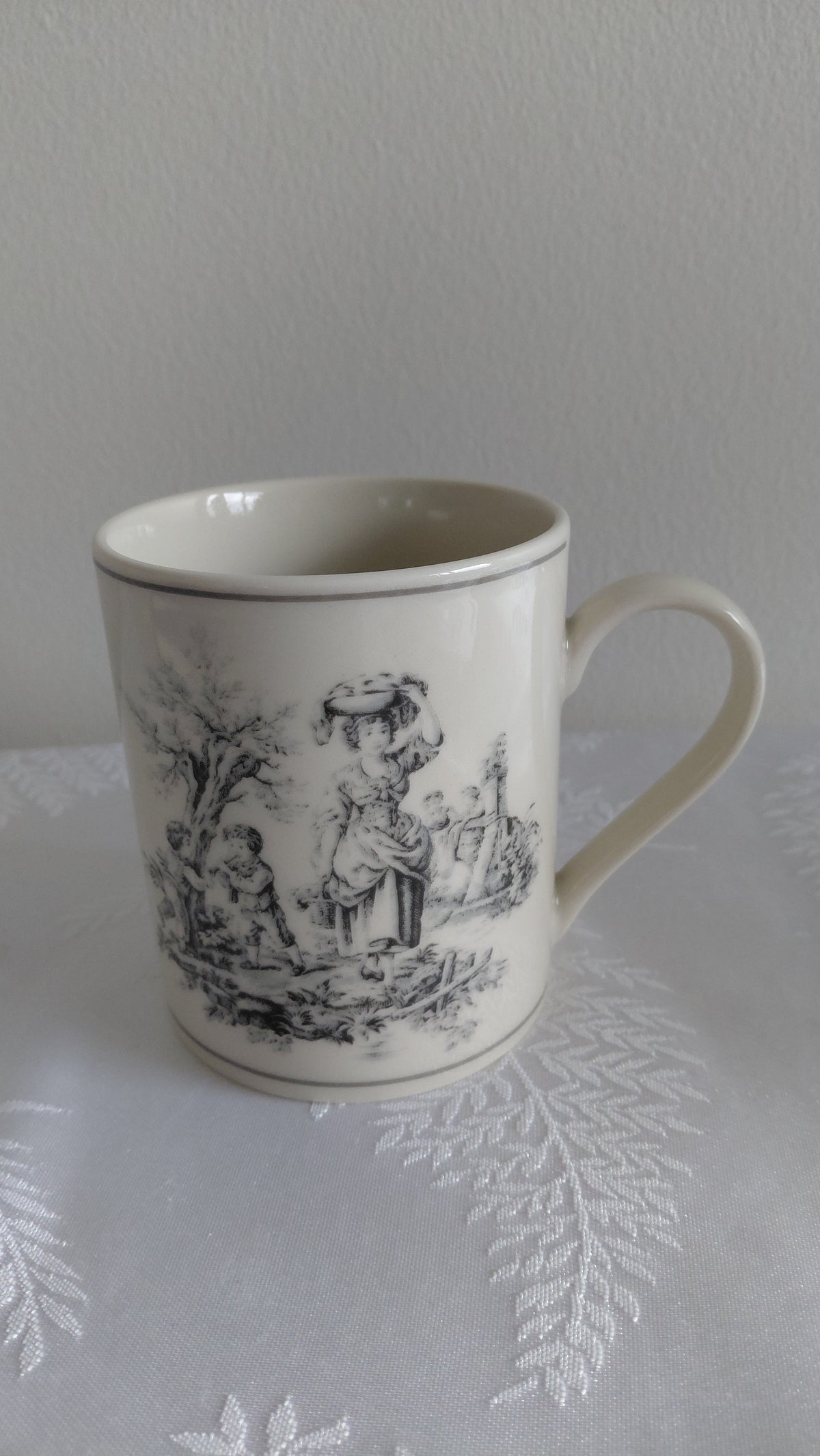 Bolli Kona og börn Toile de Jouy munstur, I. Godinger & Co.