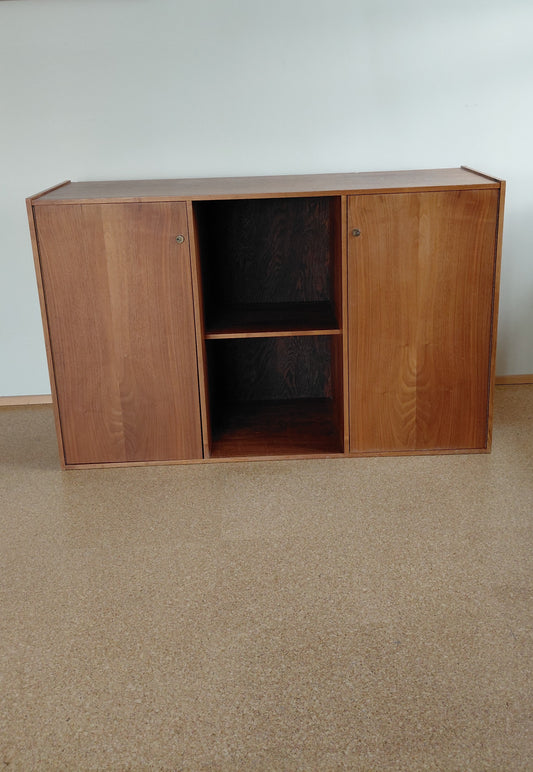 Tekk skápur (1970s), Vintage