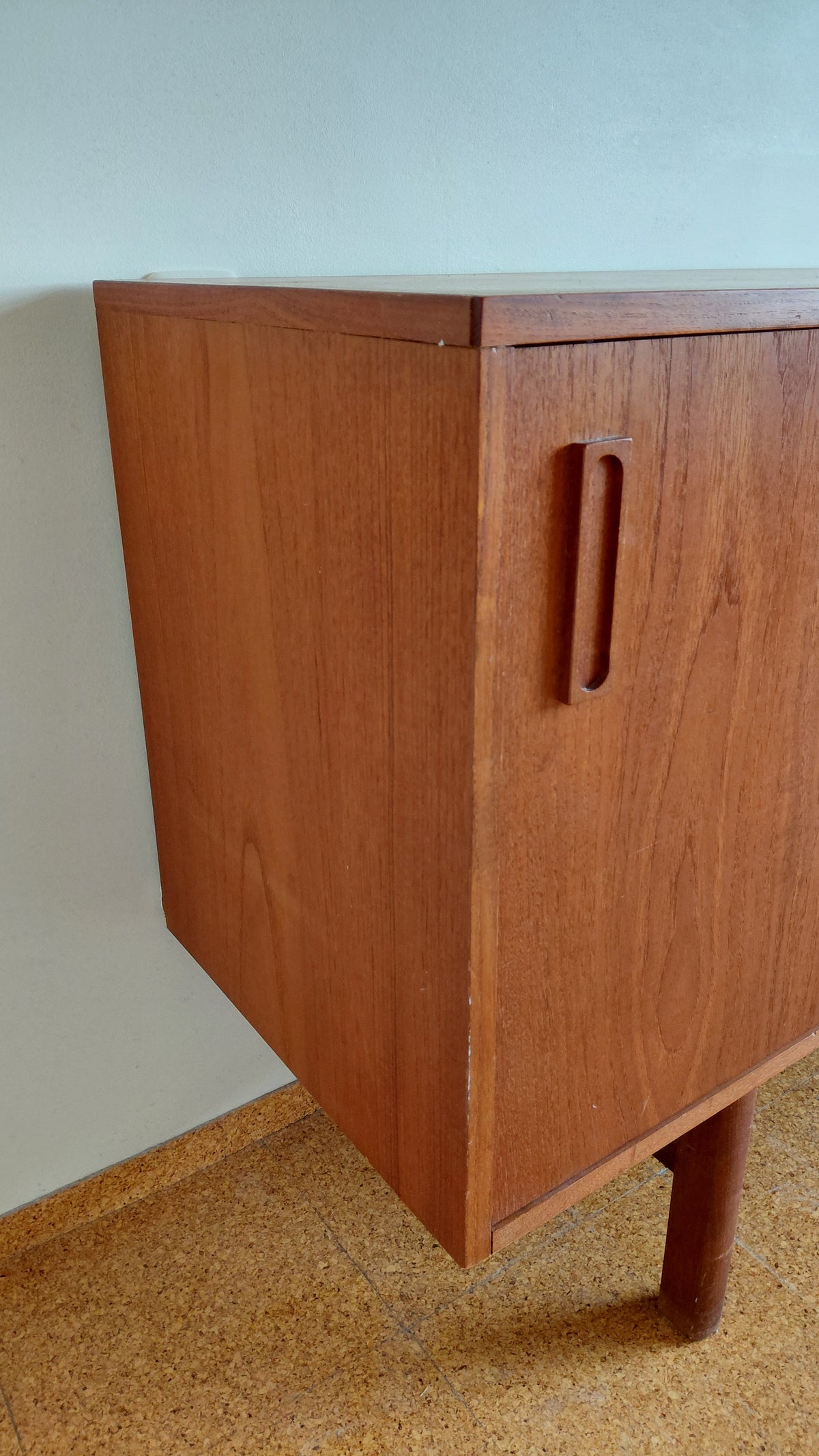 Tekk skenkur (1960s) með rennihurðum og skúffum, Vintage