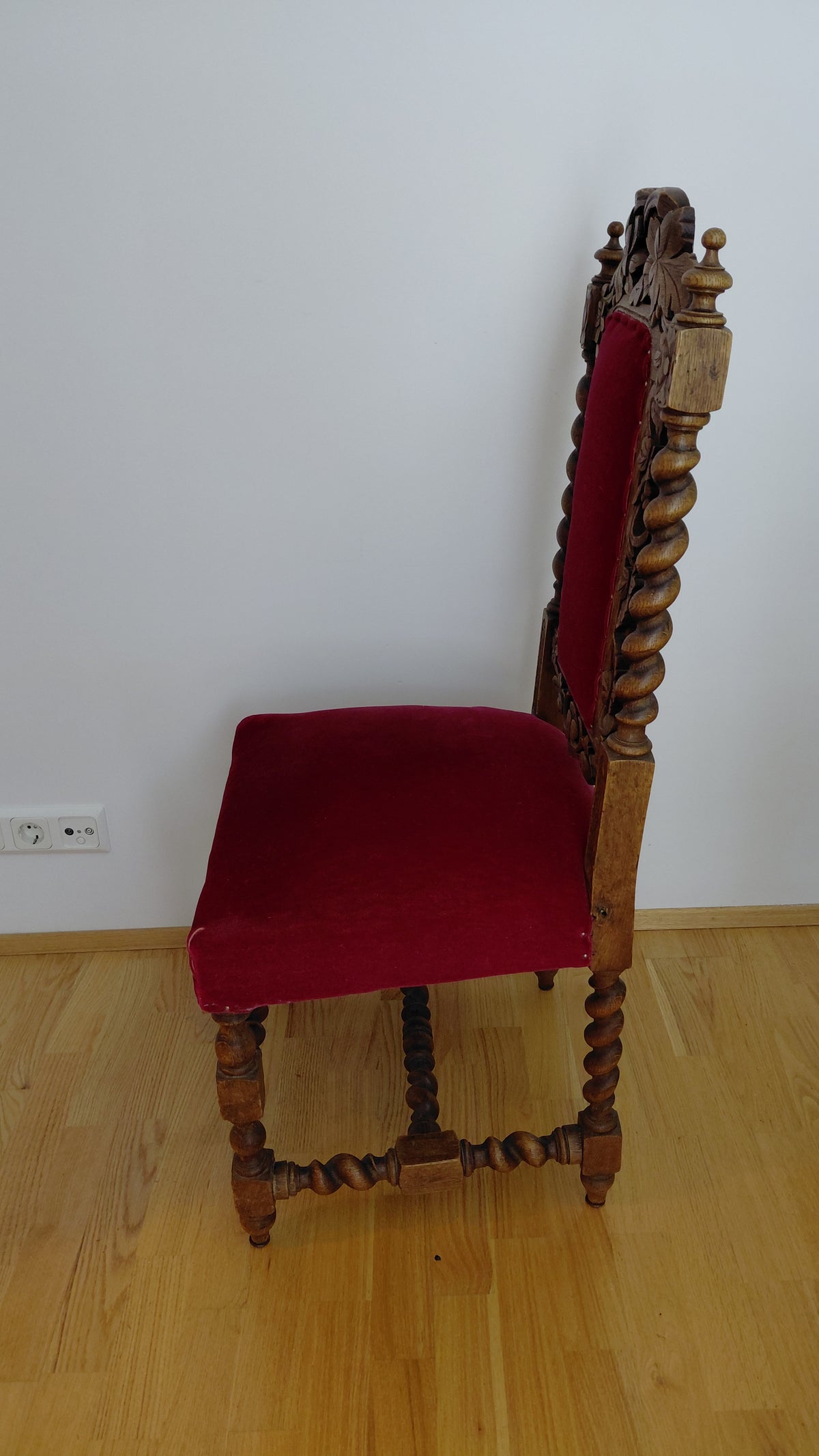 Barokk revival stóll úr sænskri konungshöll (1870-1890), Antík