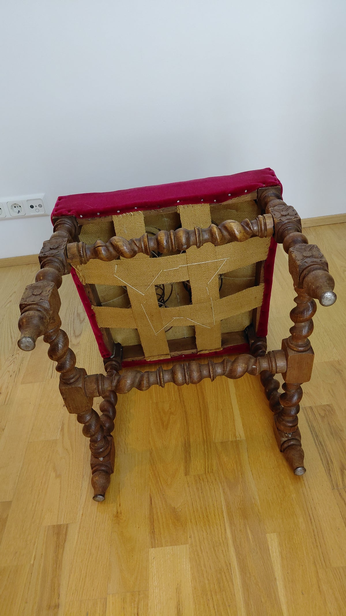 Barokk revival stóll úr sænskri konungshöll (1870-1890), Antík