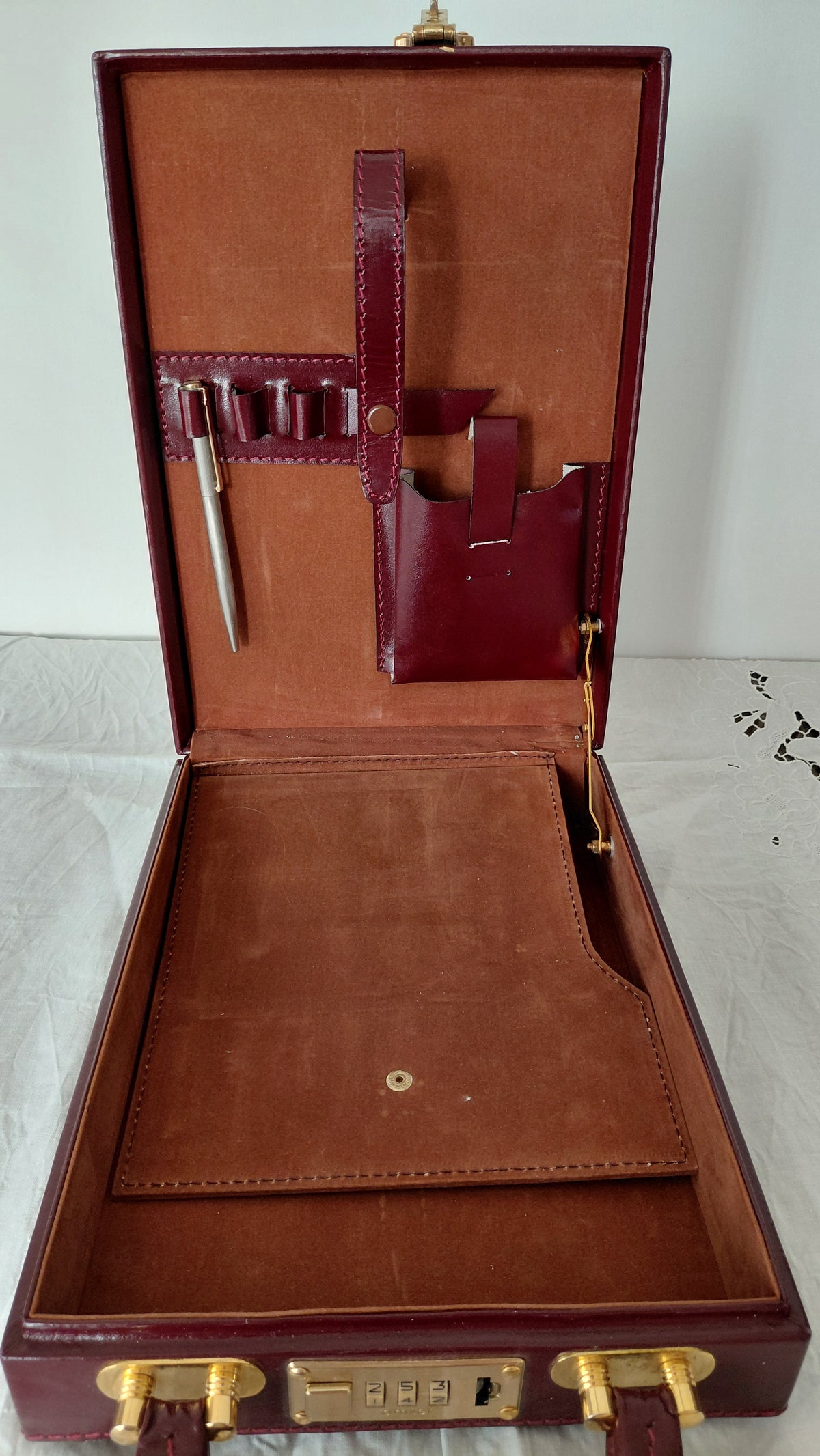 Vintage leðurskjalataska með talnalás (1980-1990), Saddler