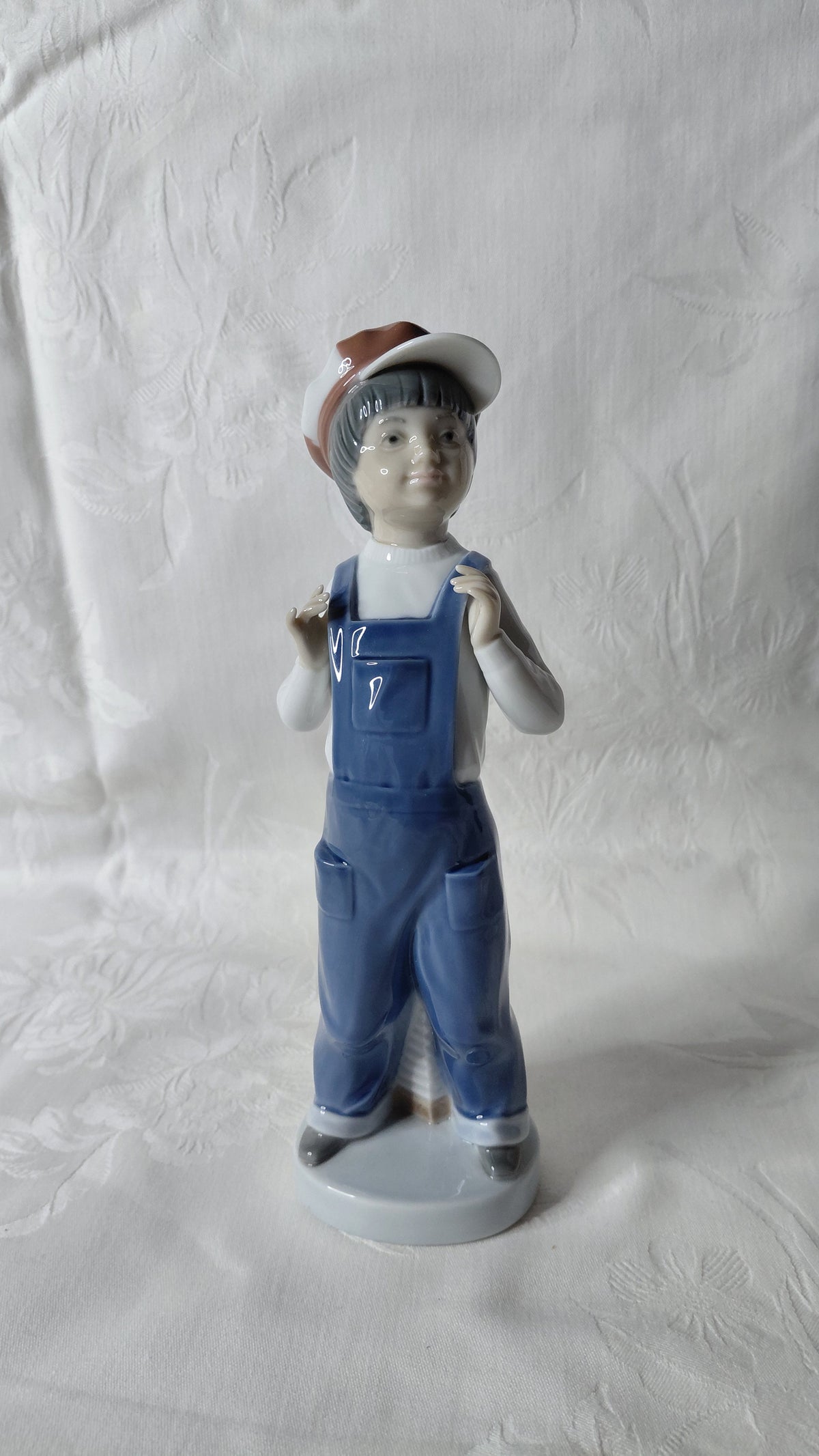 Postulíns stytta "Boy from Madrid" #4898, Lladro