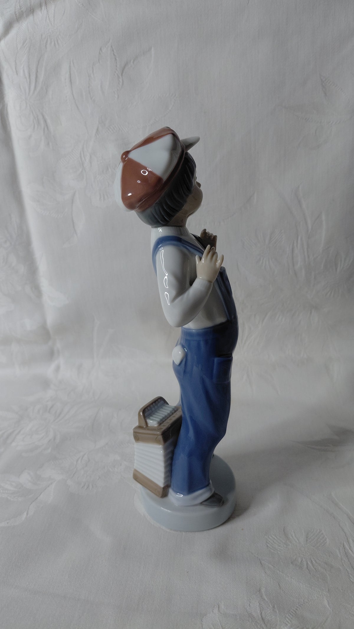 Postulíns stytta "Boy from Madrid" #4898, Lladro