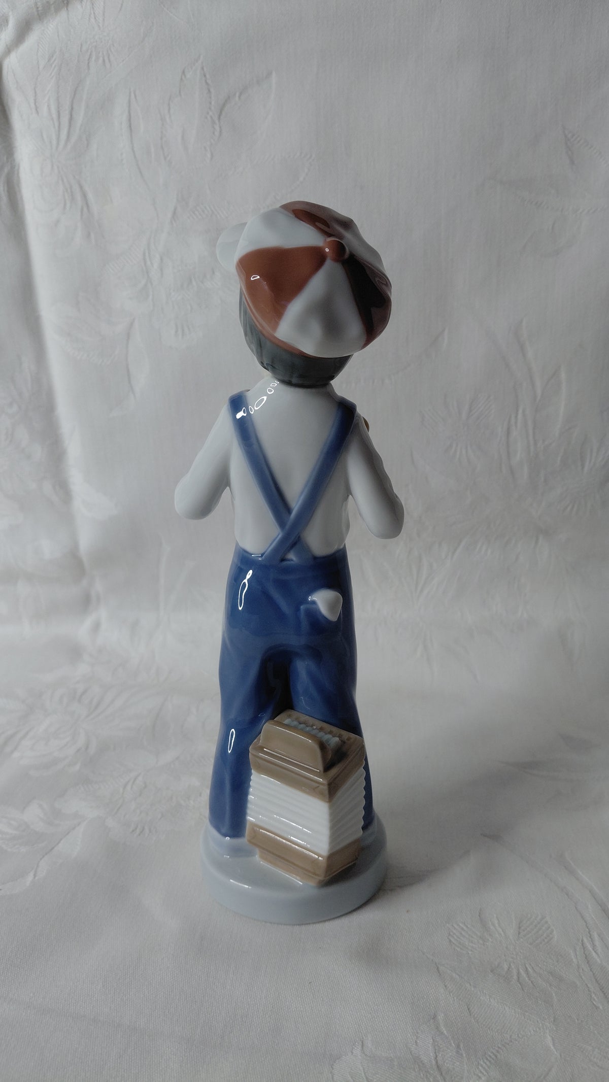 Postulíns stytta "Boy from Madrid" #4898, Lladro