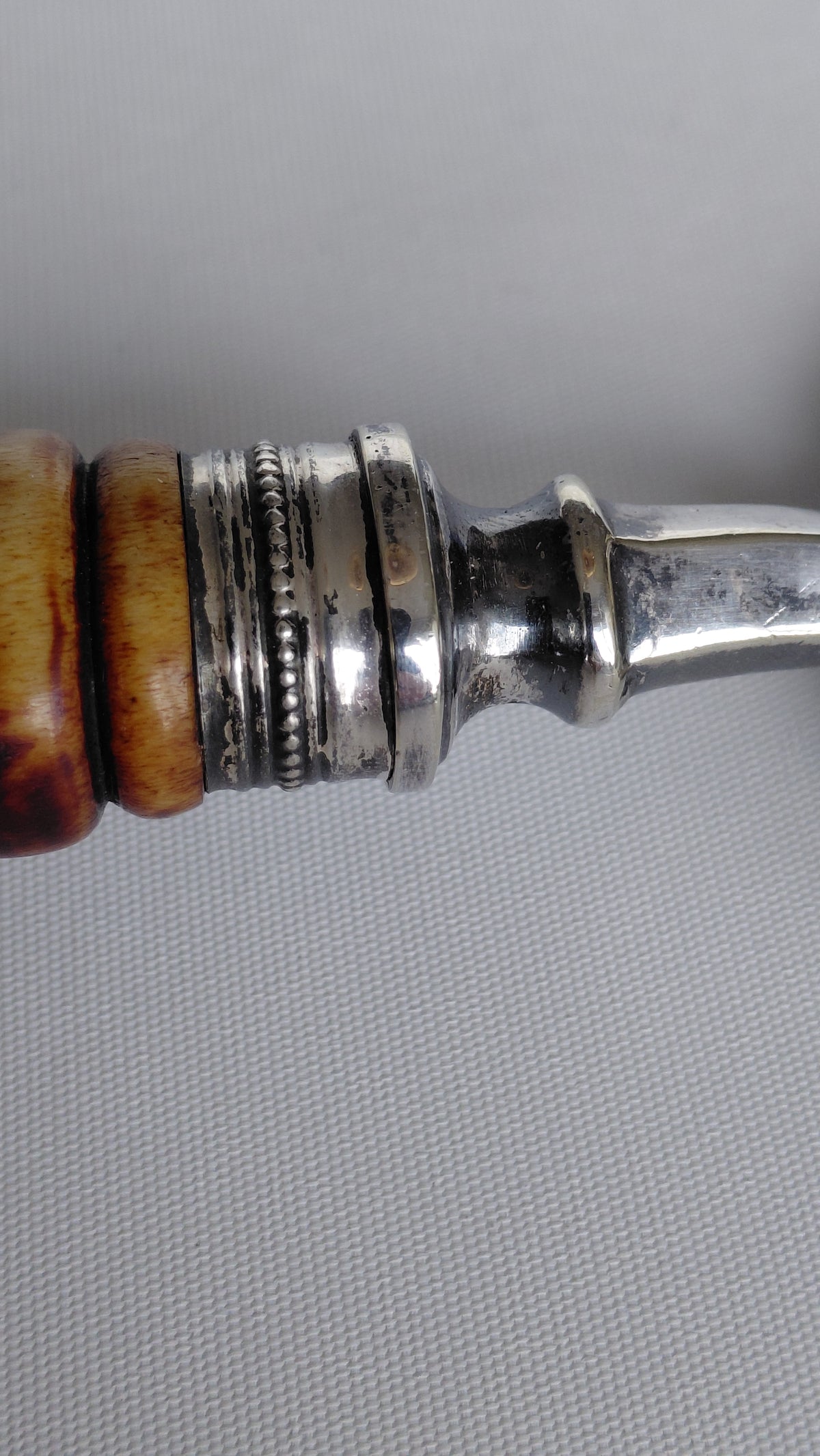 Borðhalds fægiskófla (1837-1901), Antík