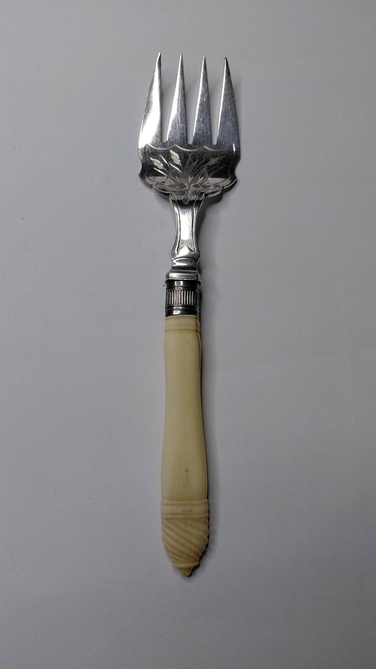 Framreiðslu gaffall með handfang úr beini (1880-1910), Antík