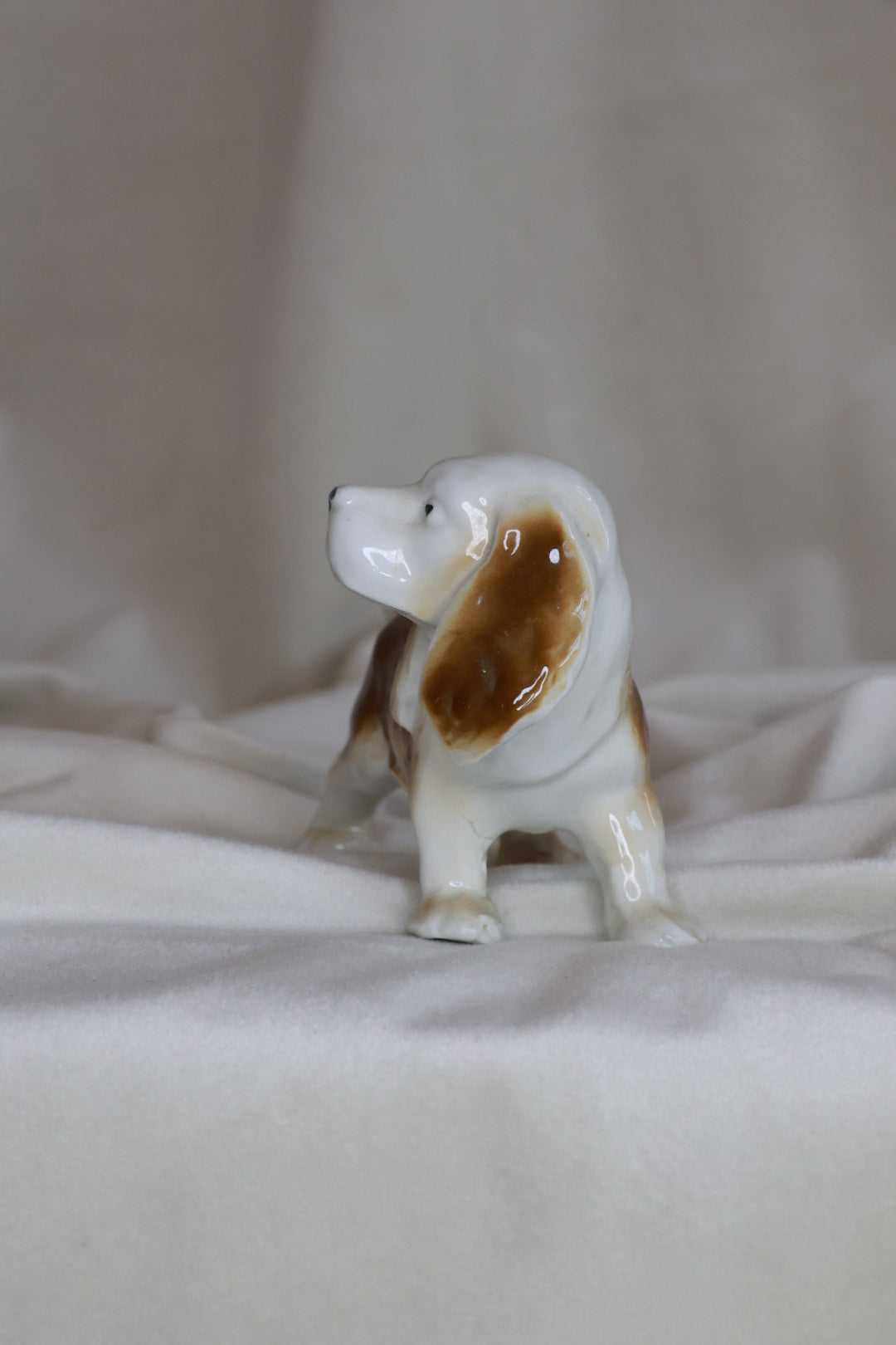 Stytta af hundi (Basset Hound)