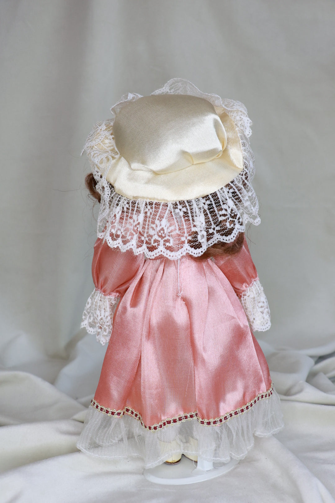 Postulínsdúkka í Viktoríustíl (1980-1990s), Vintage