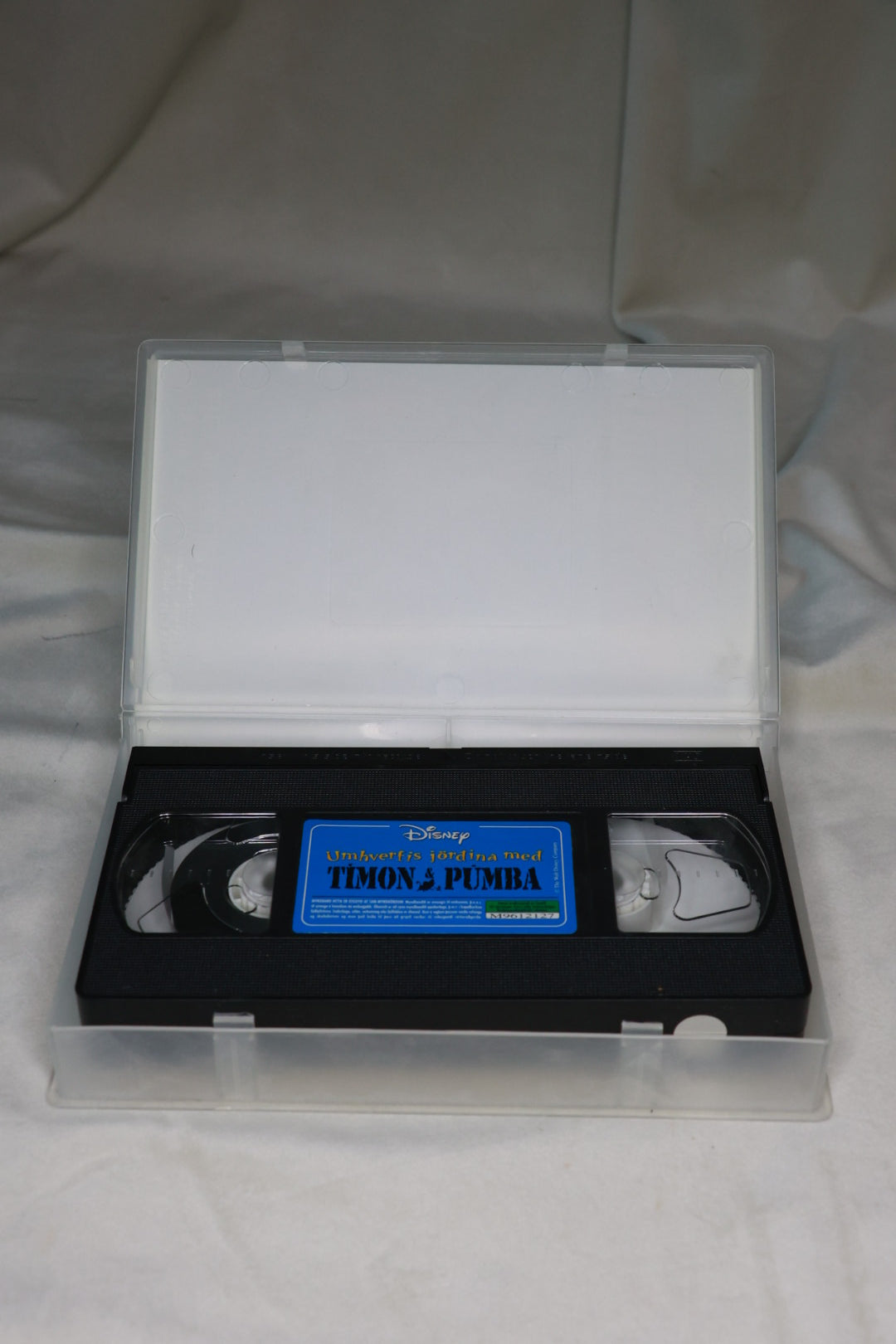 VHS - Around the world with Timon & Pumba (með ensku tali og íslenskum texta), Disney
