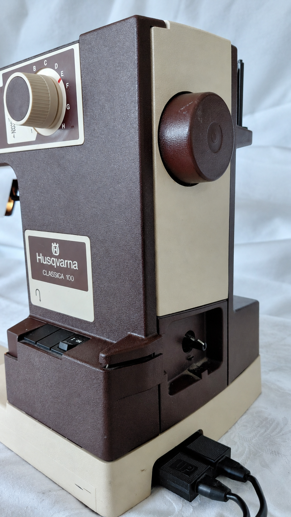 Saumavél Classica 100, Husquarna